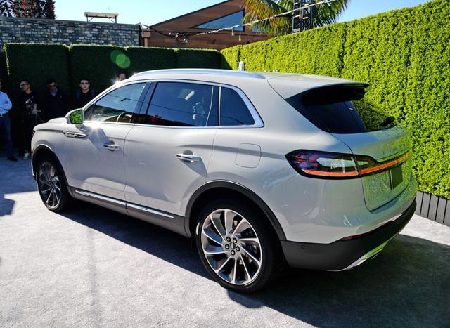 廉价豪华中大型SUV,配329马力+10喇叭