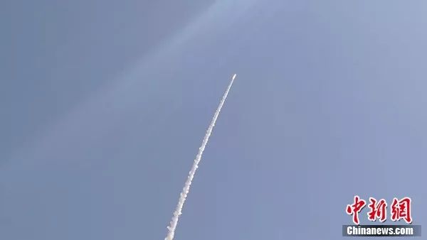 中国捷龙一号火箭成功实现“一箭三星”发射。郭超凯 摄