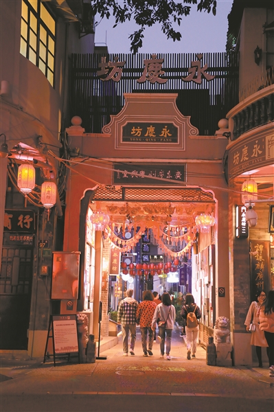 永庆坊温婉的夜,吸引了不少游客。广州日报全媒体记者骆昌威 摄