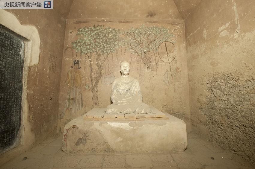 △第16-17号洞窟,又名藏经洞。光绪二十六年(1900年)5月26日,王圆箓道士在清理流沙时,偶然发现了这座隐室。据考证,藏经洞开凿于晚唐,这里所藏的经卷文书共计五万余卷,其中90%是宗教典籍,还有10%涉猎天文、地理、历史、政治、军事、医学、艺术、文学等方面。(敦煌研究院提供)