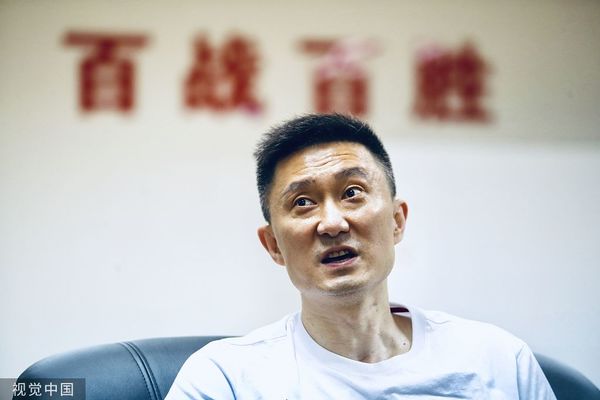 今年5月带领广东男篮夺冠的中国蓝队教练杜锋 @视觉中国