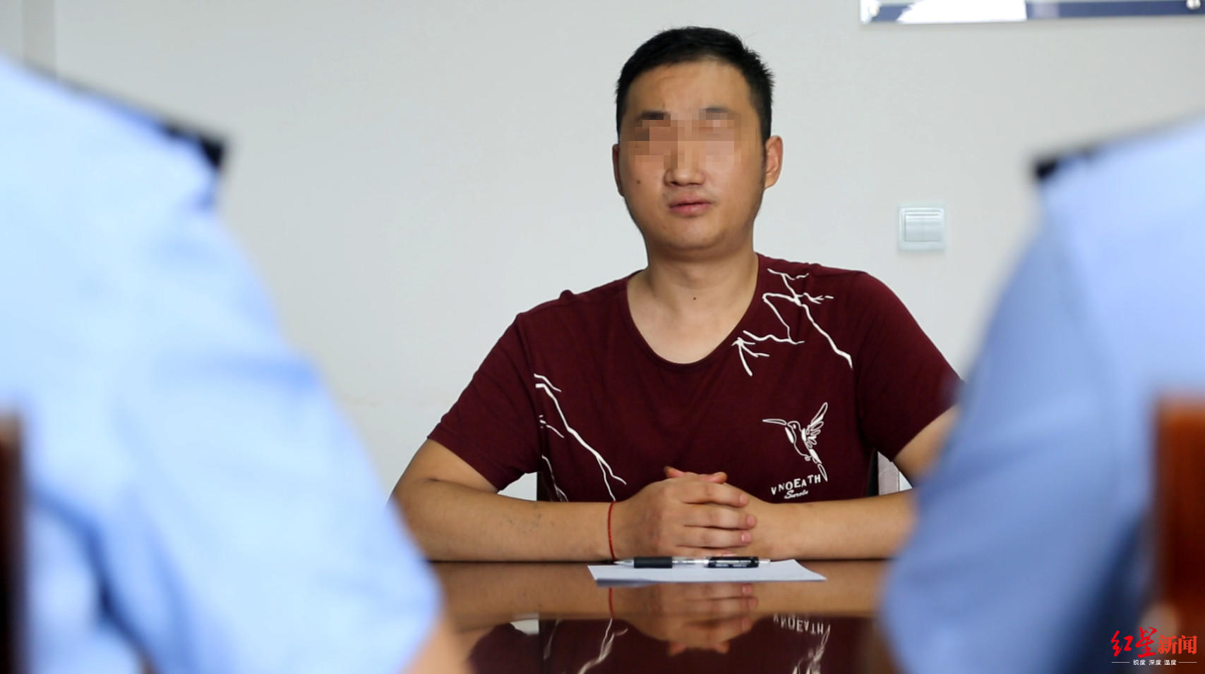 張某接受警方調查處理