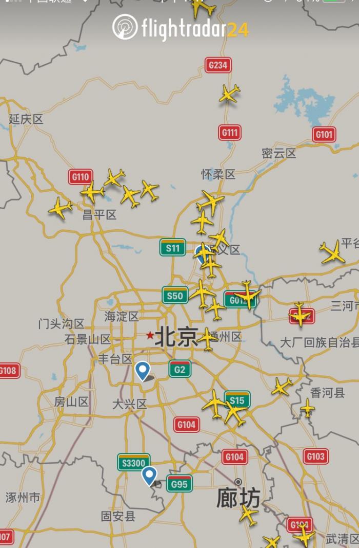 最下方蓝点为大兴国际机场位置,中间蓝点为南苑机场,上方蓝点为首都