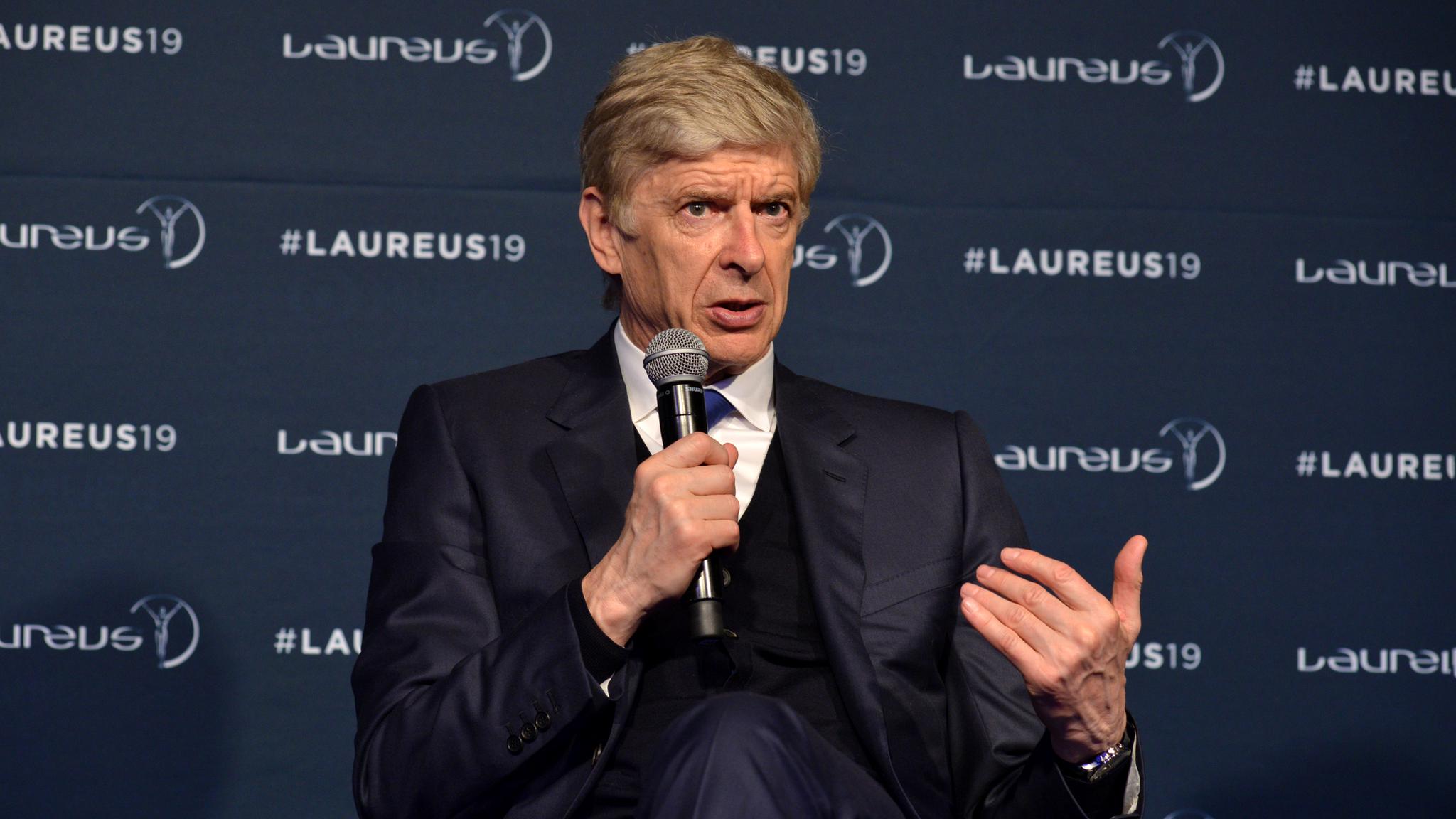 减少争议 温格：英超裁判需要到场边亲自看VAR