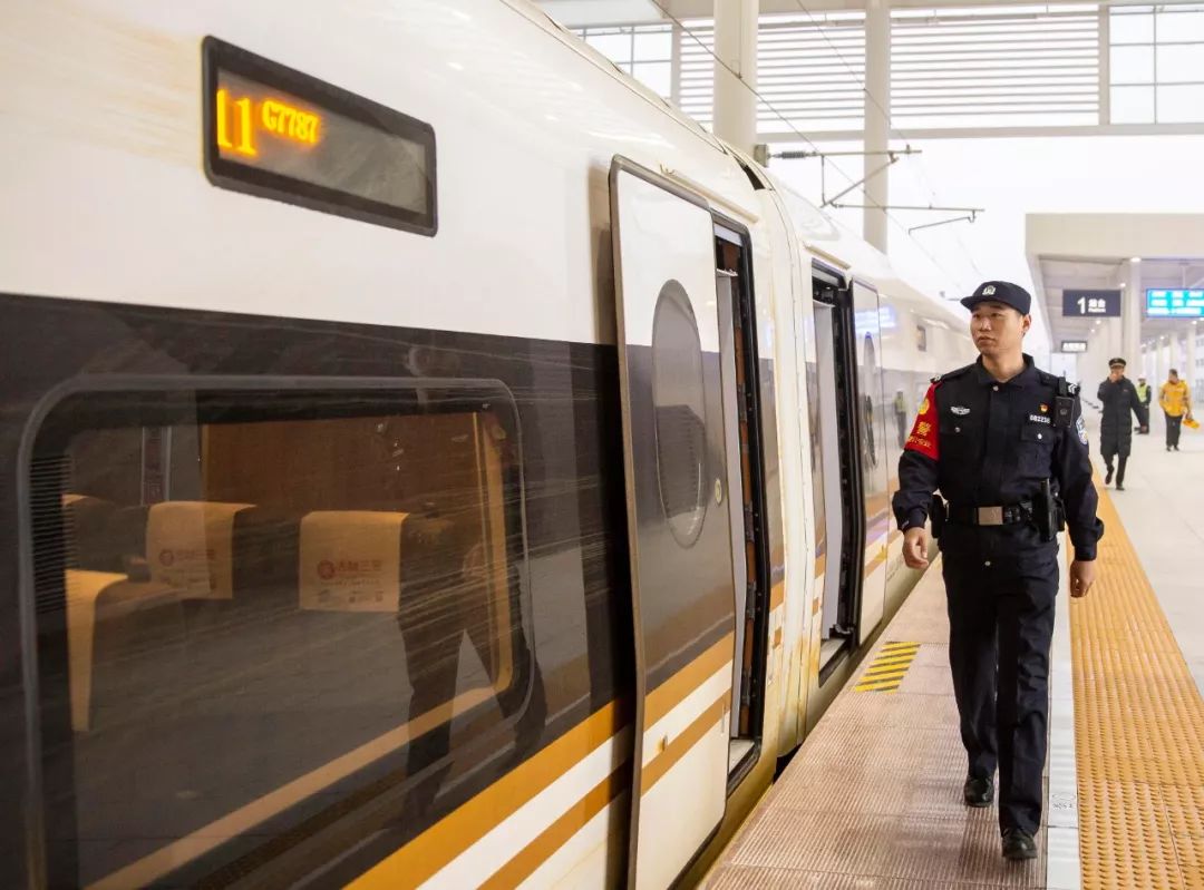 如何进入高铁候车室 b5f8-iknhexi4623500.jpg