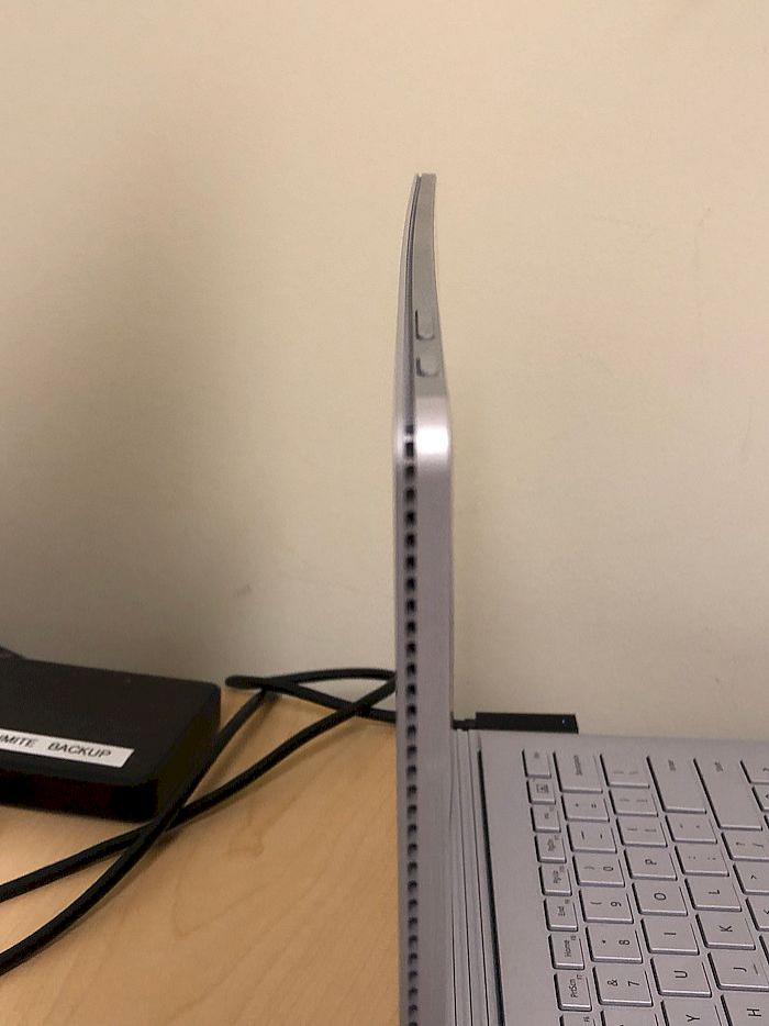 surfacepro4电池鼓包,surfacepro4 surfacebook系列集中出现电池鼓包过保用户换新需支付599美元
