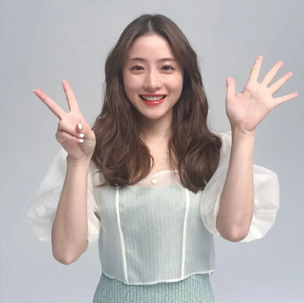 鞠婧祎再次“变脸”后晋升为新的整形模版？到底动了哪里美成这样啊！