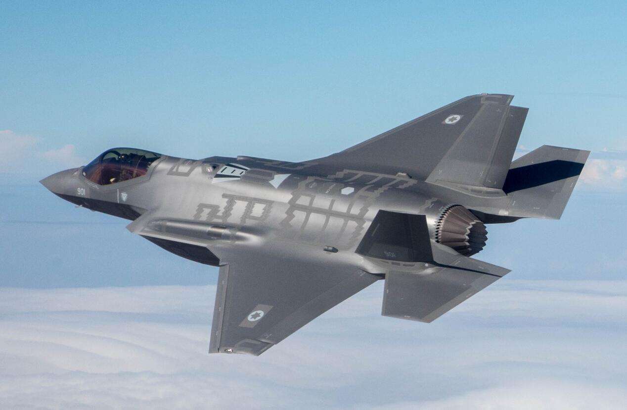 美国军火年度销售额剧增 超全球武器交易一半以