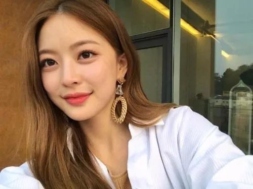 鞠婧祎再次“变脸”后晋升为新的整形模版？到底动了哪里美成这样啊！