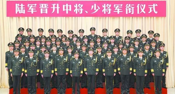 空军少将在陆军晋升中将 一年前跻身副战区级