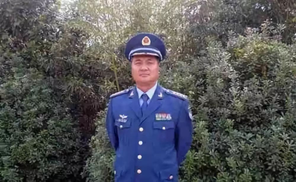 空军少将在陆军晋升中将 一年前跻身副战区级