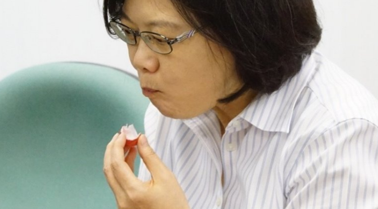 港媒：蔡英文和乱港分子都吃＂人血馒头＂ 蔡的