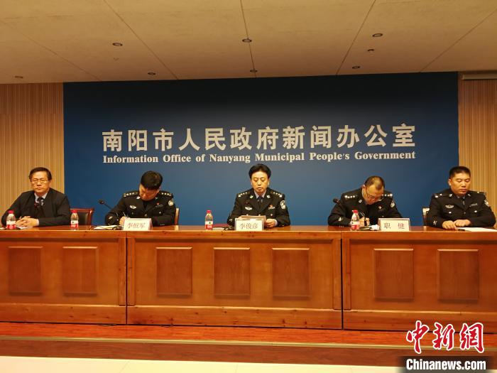  12月11日下午新闻发布会现场。 王祎 摄