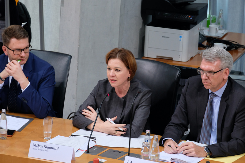 德议院上演“台独”闹剧 德外交部重申坚持“一