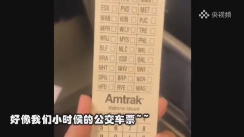  △完成检票的乘客会得到一个小标签