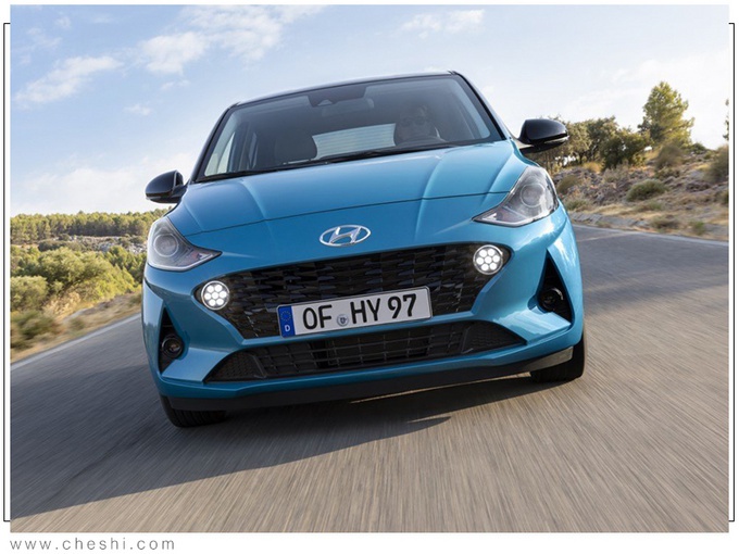 嫌本田飞度没个性?这款小车值得一看,双色车身+内饰大连屏