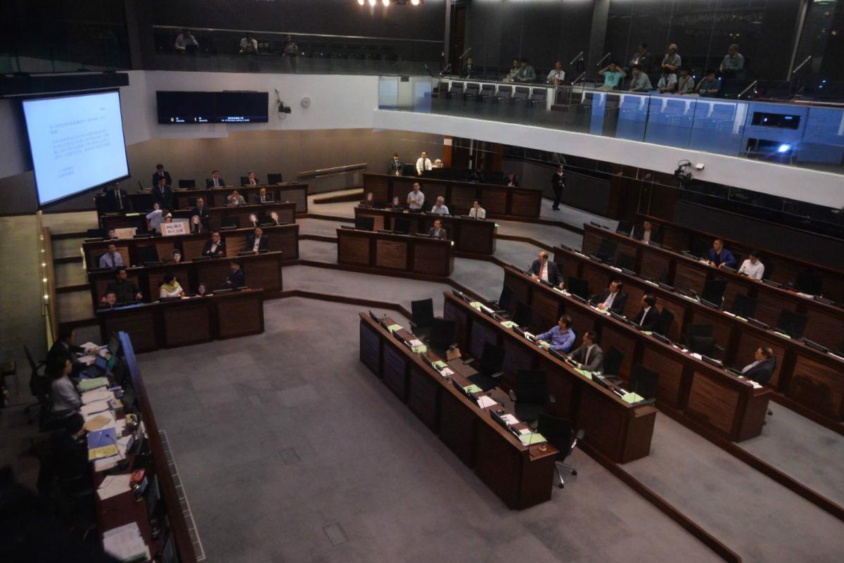 “硬刚”反对派 香港多个公务员团体发信反对这