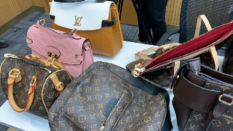 上海捣毁多个制售假冒奢侈品团伙 涉案金额超