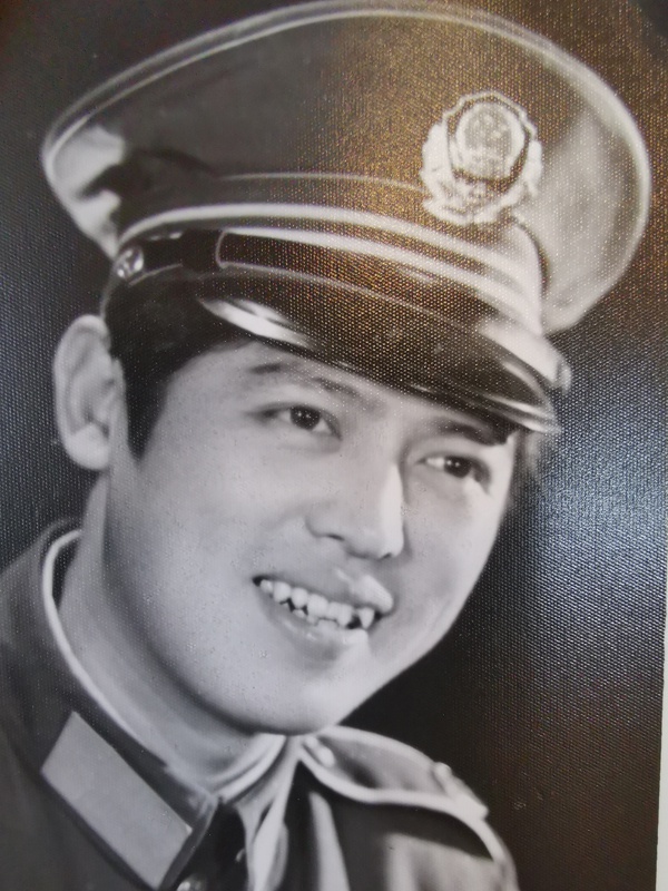  被于竹君故意伤害致死的民警单波生前照 本文图片均为澎湃新闻记者 谢寅宗 图