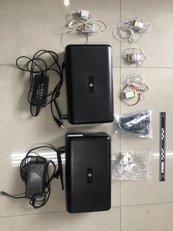 涉案的作弊設(shè)備 警方供圖