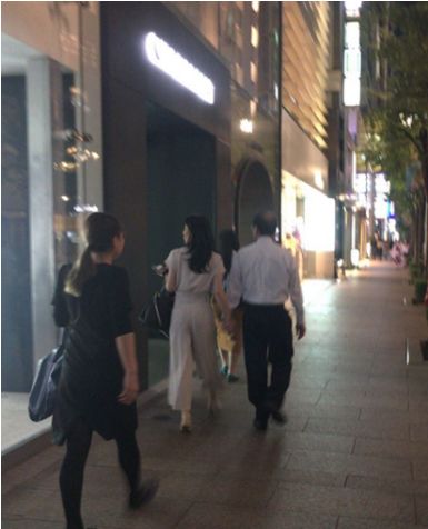 安倍心腹被曝与女官员公费婚外情 女方:他是老