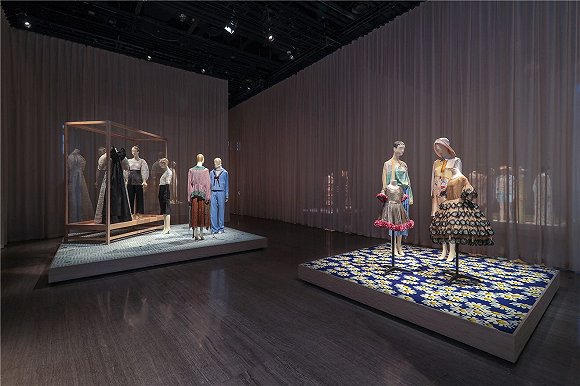 “对话：浪凡130年”时尚和服饰展览。图片来源：复星时尚
