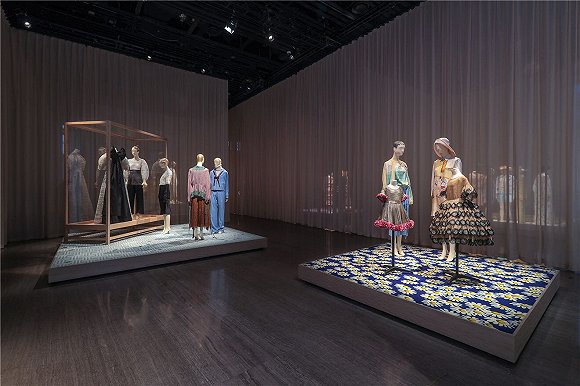 “对话:浪凡130年”时尚和服饰展览。图片来源:复星时尚