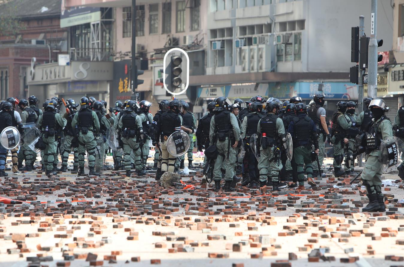 港警超时工作成常态 平均每月1.1万人领加班津贴