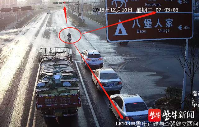 “VIP”待遇 男子驾摩托闯红灯一次性被记18分