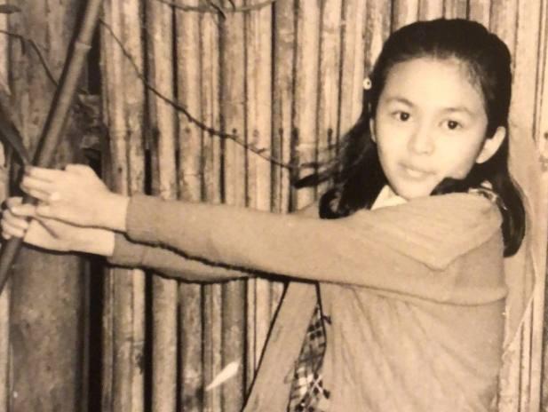 王子文儿时虽是短发却不“假小子”，更被马景涛前妻的童年照美哭
