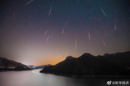 流星“绽放”夜空 今晚一起来看流星雨(图)