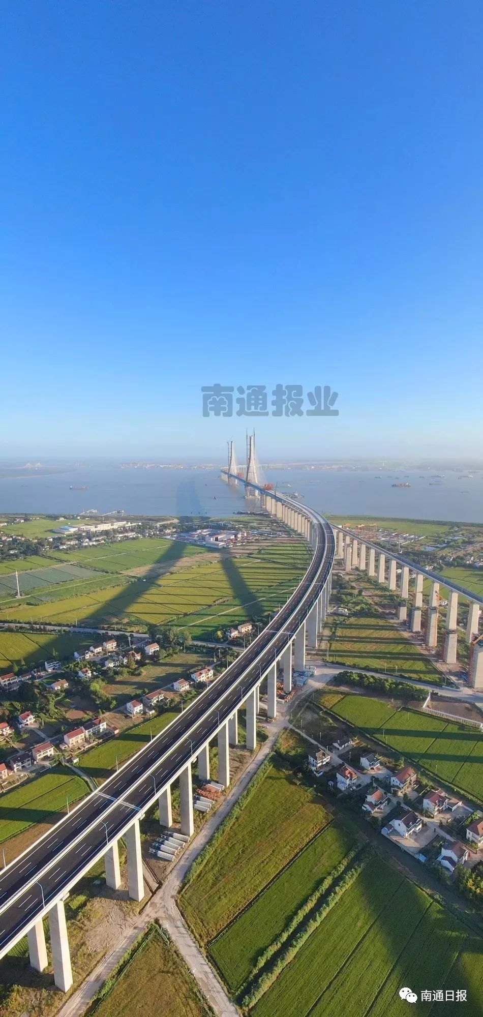 沪通长江大桥下层铁路桥开始铺轨,包含沪通铁路,盐通高铁
