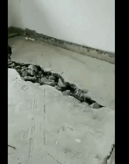 广西三江易地扶贫安置房被指质量低劣：地面悬