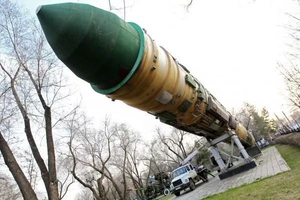俄萨尔马特洲际导弹将服役:可携带高超音速战斗