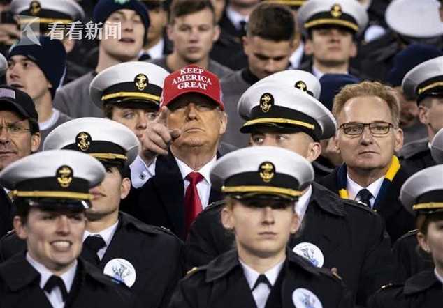 西点军校学员电视直播比赛上比“白人至上”手