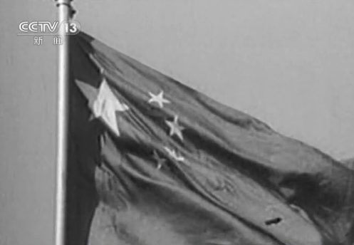连夜买布缝制 澳门第一面五星红旗是怎样升起来