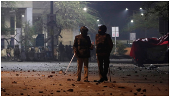 印度反公民身份法骚乱 警方攻入国立伊斯兰大学