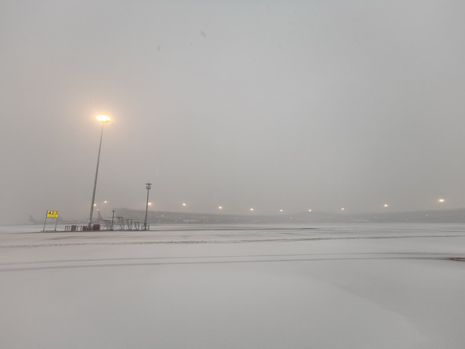 受降雪天气影响，北京首都机场、大兴机场部分航班延误或取消