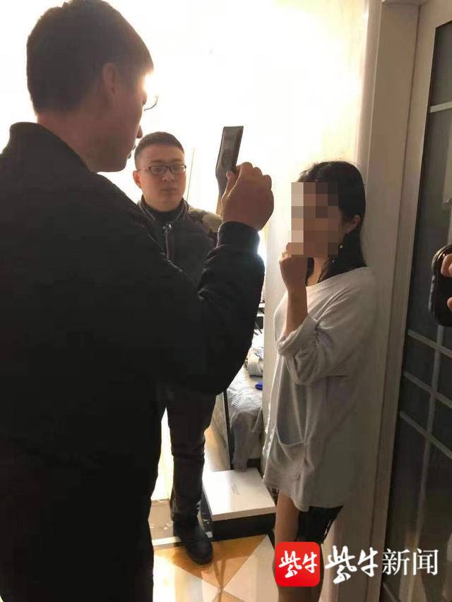 女子直播淫秽色情内容被抓:挣钱快又容易不想