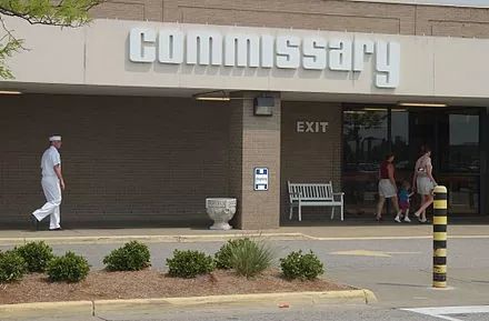 环球网：西方人搞情报都要老婆坐旁边压惊吗？