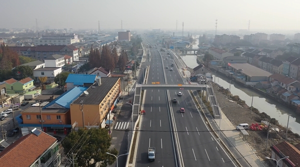 由上海城投公路投资(集团)有限公司投资建设的g320公路(金山大桥-区界