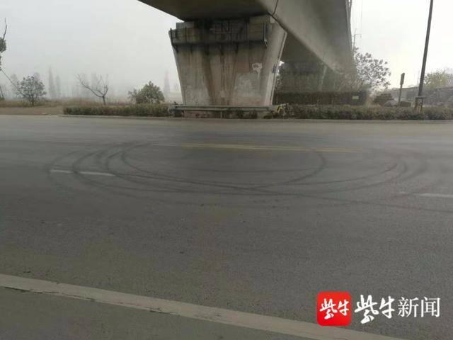 改装宝马车路中间炫技漂移 交警:扣车拘5日