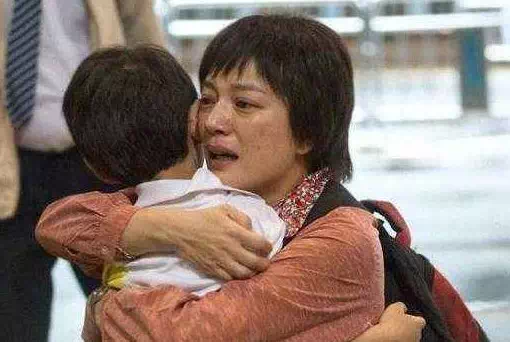 新京报:藏身爱心群的婴儿贩卖玷污了“爱心”二