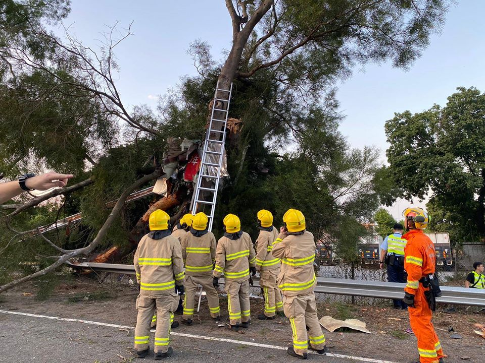  大批救援人員趕到事故現(xiàn)場