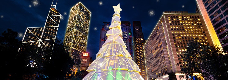  为迎接圣诞节，皇后像广场将竖立一棵18米高的圣诞树，配置LED霓虹灯带，可根据周围色彩产生颜色变化。 香港旅发局官网 图