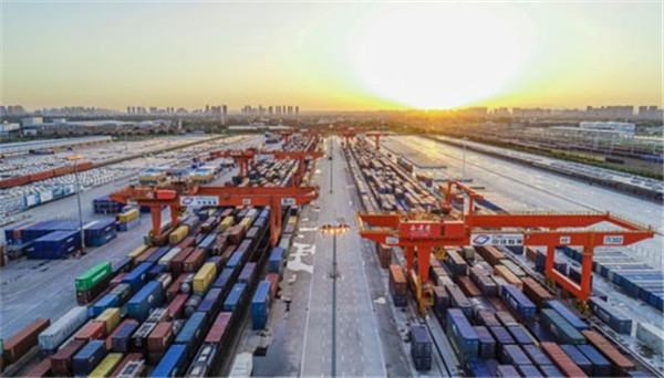 一撇一捺看发展：12省16城100企 揭秘中国高质量发