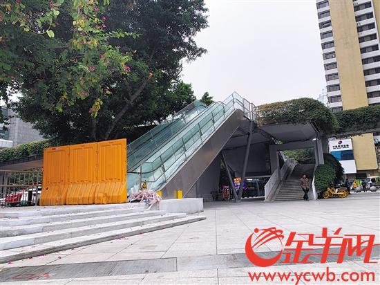 已基本安装好步梯式电梯的环市东路广东广播电视台路段人行天桥