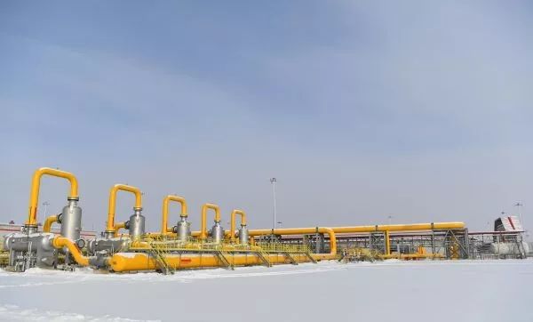▲12月2日，横跨中俄两国的能源大动脉——中俄东线天然气管道投产通气。（新华社）