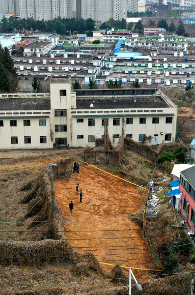 韩国光州监狱旧址挖出数十具遗骸 身份不明