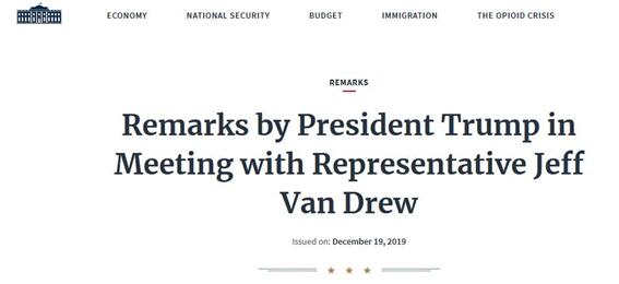 民主党议员刚“倒戈”反对弹劾条款 就被请进白